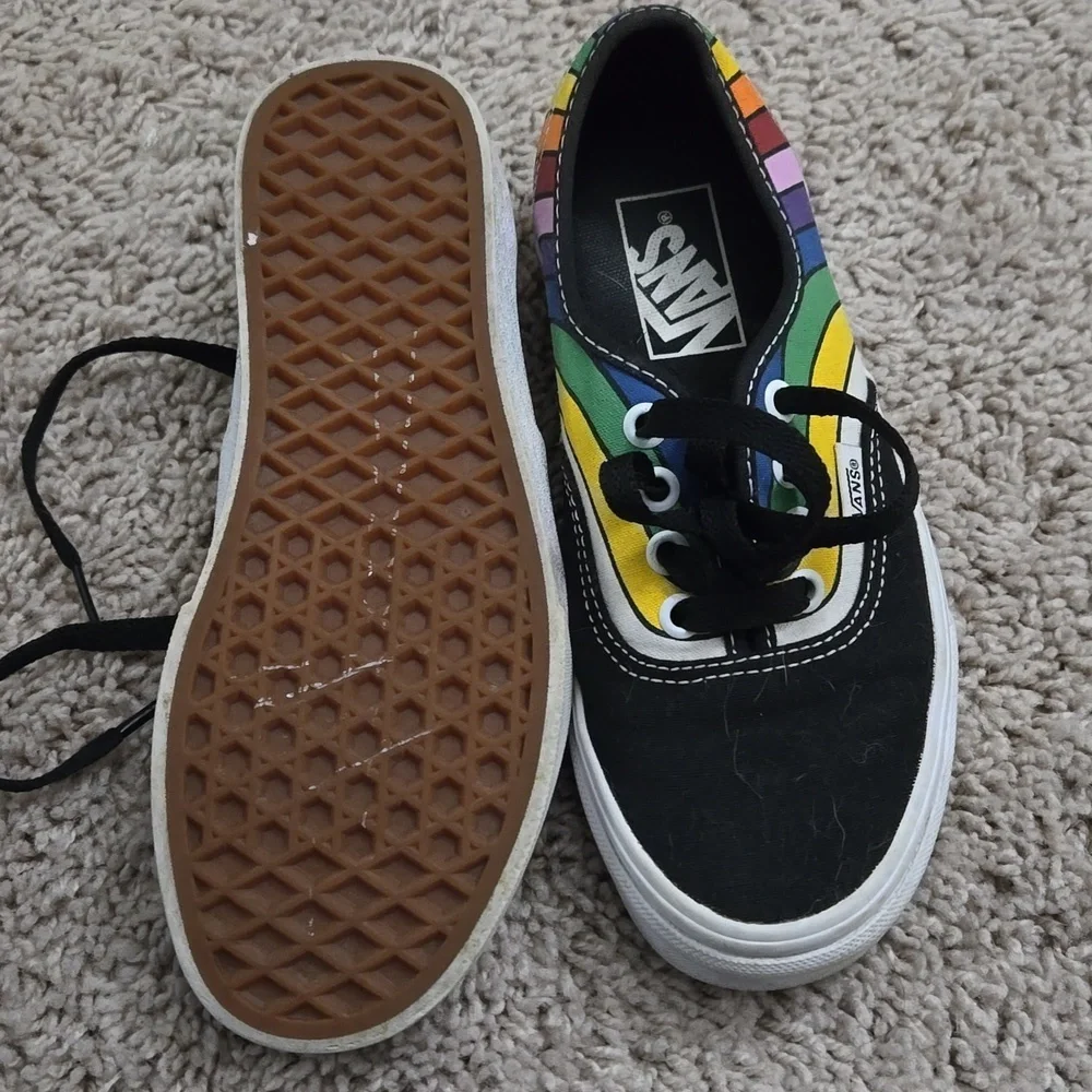 Tennis shoes - Picture 3 of 3